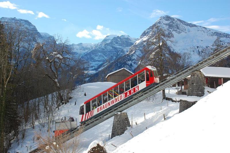 Willa Diese Einfache Unterkunft- Bergheimat Ist Nur Fuer Backpacker- Rucksacktouristen Und Radfahrer - Huettenfeeling Im Backpackerhoues- Ganz Einfach - Ganz Unkompliziert - Ganz Relaxd Linthal Zewnętrze zdjęcie
